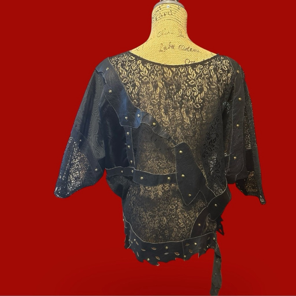 121 - Unique Top - Picture 3 of 10